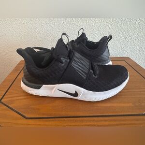 Nike Unisex Black and White Sneakers